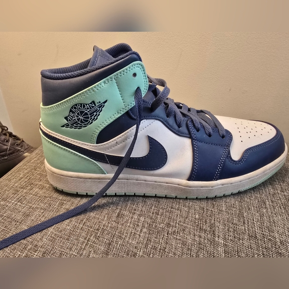 Jordan 1's Blue Mint size 11 - Picture 3 of 4